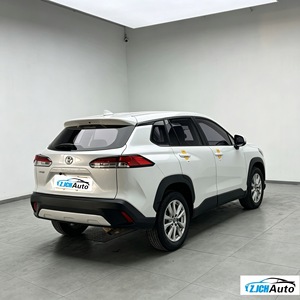 Le SUV le plus vendu et le plus économique, <span class=keywords><strong>Toyota</strong></span> Corolla <span class=keywords><strong>Cross</strong></span> 2024 2.0L CVT Pioneer Edition, présente un intérieur luxueux et sombre. - Product Image 4