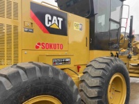Niveleuse Caterpillar 140K d'occasion avec moteur, poids opérationnel de 12 tonnes, puissance de 130 kW, bon état, à vendre