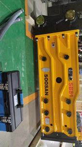 เครื่องตัดไฮดรอลิก soosan SB81แบบเปิดด้านบนเหมาะสำหรับรถขุดหนัก18-26ตันสำหรับขุดและรื้อถอน - Product Image 4