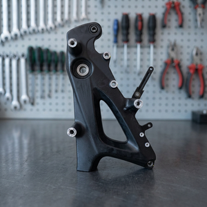 Brazo Oscilante Kymco 300 2011 Original KYMCO 00152253 Suspensión Trasera Hecha de Plástico, Aleación de Aluminio y Acero al Carbono, Empaquetada en Bolsa - Product Image 3