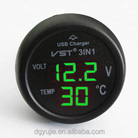 Pengisi Daya Port USB Mobil Universal Merah dengan Tampilan LED Digital Voltmeter