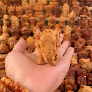 Figurines d'éléphants artisanales en bois sculpté, avec le couvre-culotte relevé, sculpture unique en bois pour la décoration de la maison - Product Image 2