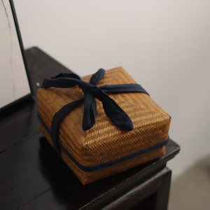 Boîte de rangement en bambou tressé de style japonais, fabricant de boîtes de rangement en bambou tressé, boîte anti-poussière pour service à thé. - Product Image 1
