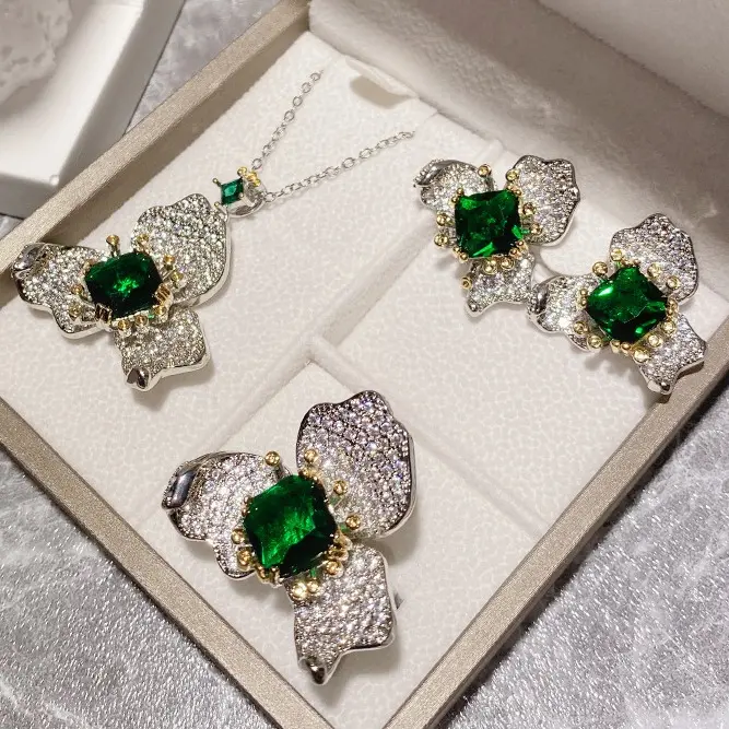 Set di gioielli con petali di lusso in ottone placcato oro Micro intarsio di zirconi orecchini collana anello set di gioielli da donna