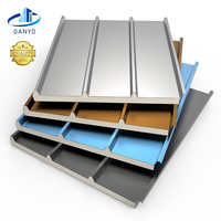 Panneau de toiture sandwich en polyuréthane à quatre ondes isolé thermiquement en gros pour entrepôt en acier, entrepôt frigorifique, montage photovoltaïque solaire