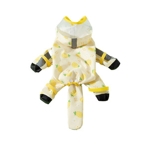 Impermeable para Perros con Estampado de Piña, Poncho de Poliéster para Mascotas Pequeñas y Medianas con Accesorio para Correa - Product Image 1