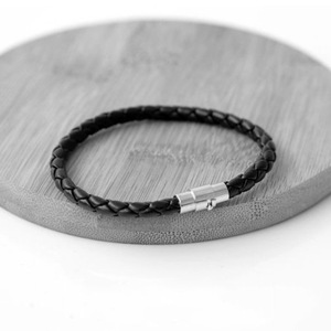 เครื่องประดับข้ามพรมแดนยุโรปและอเมริกา สร้อยข้อมือหนังถักแบบเรียบง่าย ไทเทเนียมสำหรับผู้ชายทันสมัยและมีเอกลักษณ์เฉพาะตัว - Product Image 3