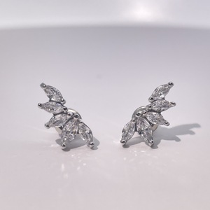 Boucles d'oreilles clous en laiton doré TIanyu Gems pour femmes avec pierre en zircon cubique blanc de forme marquise, design élégant et classique à ailes tendance - Product Image 4