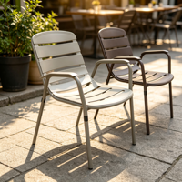 Chaise de salle à manger d'extérieur avec accoudoirs, structure en fer antirouille, panneau moulé par compression, assise confortable pour terrasse et jardin