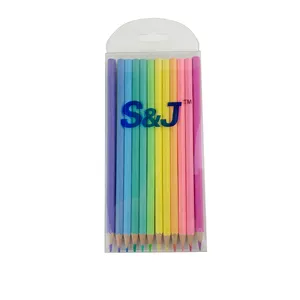 新到货的彩色彩色铅笔，12支装在盒子里