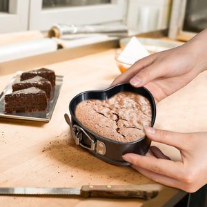 Sartén con forma de corazón, Mini molde antiadherente para pasteles de acero al carbono, molde para hornear de hojalata queso, pan, bandeja de gelatina - Product Image 3