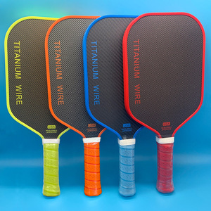 Raqueta <span class=keywords><strong>de</strong></span> <span class=keywords><strong>Pickleball</strong></span> Personalizada <span class=keywords><strong>de</strong></span> Fibra <span class=keywords><strong>de</strong></span> Carbono Tejida con Aleación <span class=keywords><strong>de</strong></span> Titanio Termoconformada, Acabado Mate, Grado Profesional para Juego Competitivo - Product Image 1