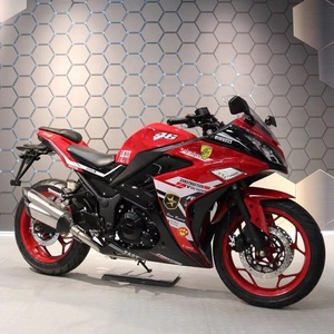 Moto d'occasion avec moteur de 400 cm³, dynamique et puissante. - Product Image 3