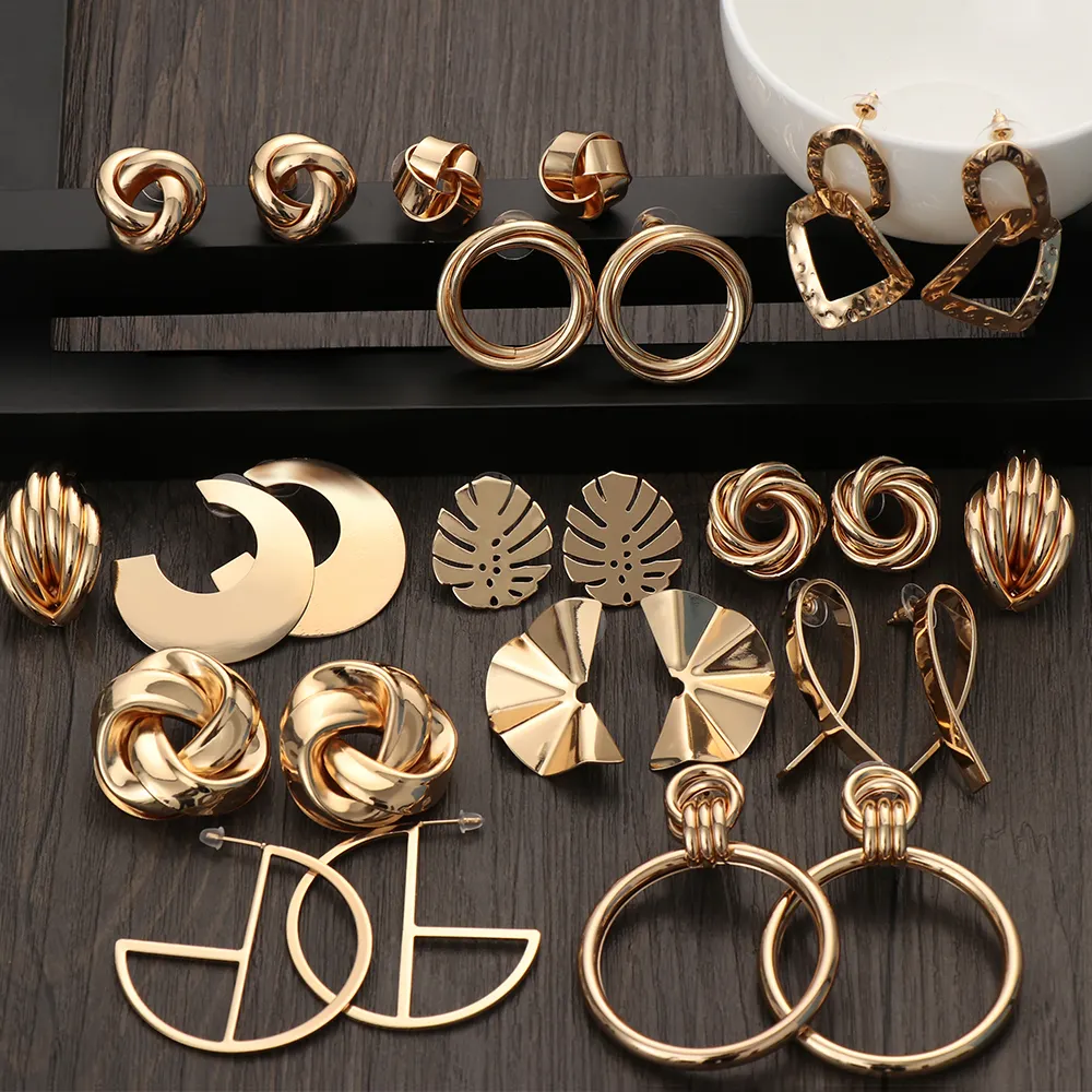 2020 फैशन क्लासिक सोने के रंग मुड़ प्यार गाँठ स्टड कान की बाली महिलाओं के लिए सरल ज्यामितीय छोटे कान की बाली वेडिंग दुल्हन N206048