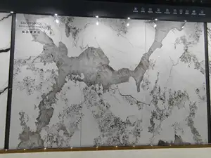 फर्श दीवार सजावट टीवी पृष्ठभूमि के लिए 3200 * 1600 * 9 मिमी रेशमी सतह लक्जरी सोना बड़े चीनी मिट्टी के स्लैब सिन्जेड स्टोन टाइलें