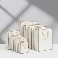 Sacs à provisions en papier de luxe imprimés personnalisés de qualité supérieure Sacs à poignée écologiques pour les magasins de détail haut de gamme