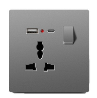 Enchufe Multifuncional Estándar Británico de un Polo y 10A 250V con Cinco Orificios USB (2 + 1 C) y Material de PC