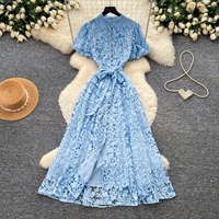 Robe élégante pour femmes en dentelle rose, style A, décontractée, col montant, manches bouffantes courtes, ceinture, longueur midi, pour tous les jours et les soirées