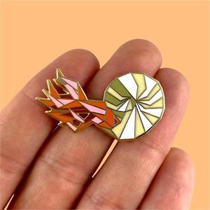 Nhà Máy Hỗ Trợ Chất Lượng Cao Ammonite Hóa Thạch Origami Đồ Trang Sức Lịch Sử Tự Nhiên Tùy Chỉnh Dễ Thương Logo Kim Loại Men Ve Áo Pins Và Phù Hiệu - Product Image 3