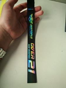 Bracelets d'identification holographiques réfléchissants personnalisés, imperméables, en plastique, pour événements, avec design imprimé à l'écran - Product Image 3