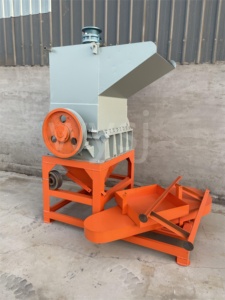 Plastic <strong>Crusher</strong> Machine for PP PE <strong>PET</strong> <strong>Bottles</strong> and Films Waste Plastic Crushing Granulating <strong>Crusher</strong> 300-1000kg/h - Product Image 3
