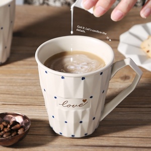 Taza de Cerámica con Diseño Nórdico en Relieve, Forma Geométrica de Rombo, Diseño Creativo Ondulado, Apta para Alimentos - Product Image 2