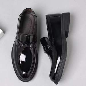 Chaussures en cuir pour hommes, style italien, luxueuses, décontractées et habillées, confortables et douces, de haute qualité, idéales pour les mariages. - Product Image 2