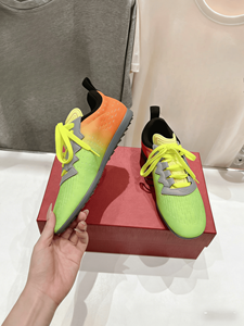 รองเท้าผ้าใบกีฬาแบบผูกเชือกไล่เฉดสีทันสมัยสำหรับผู้หญิง สวมใส่ได้ทุกวันและกิจกรรมกลางแจ้ง Valentinoing - Product Image 4