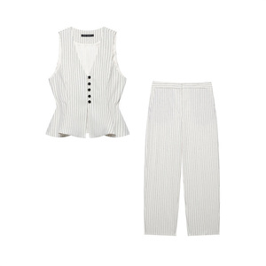 Conjunto de 2 Piezas J461 de Moda para Mujer, Ropa de Boutique de Alta Calidad, Estilo Urbano, Top sin Mangas con Cuello en V y Pantalones a Rayas - Product Image 3