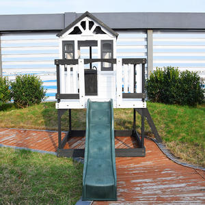 Maisonnette de jeu extérieure en bois à deux niveaux, blanche et noire, avec toboggan et garde-corps de sécurité pour enfants - Product Image 1