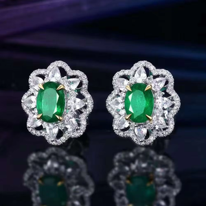 Pendientes de Oro Blanco de 18K con Esmeralda Verde Natural de 1.38CT, Certificados por GRC, Decorados con Diamantes Laterales Brillantes - Product Image 4