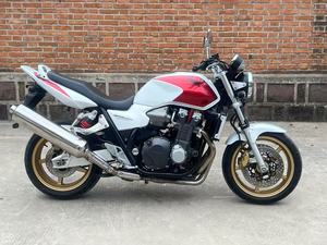 Motocyclettes d'occasion CB1300SF par Honda1 |   1284cc DOHC 16 soupapes |   EFI |   Offre Spéciale Usine Performance Rétro - Product Image 2