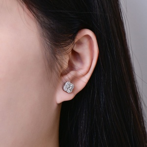Pendientes de botón clásicos de trébol de cuatro hojas de moissanita VVS GRA de 2.5MM con engaste pavé, chapados en oro de 14K sobre cobre fino, que no se deslustran - Product Image 5