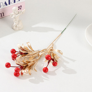 Composizione floreale artificiale piccolo vaso di plastica foglia oro frutta rossa fatto a mano rosa moderna tavolo da pranzo decorazioni natalizie - Product Image 6