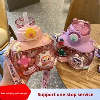 Nouvelle gourde d'été en plastique pour enfants avec sangle à motif de dessin animé, bouteille d'eau portable à boire directement pour les étudiants, idéale pour les activités sportives en extérieur