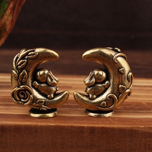 Adorno de Conejo de Jade y Latón, 2 Piezas, Estilo Chino Retro, Decoración para el Hogar, Regalo para Sala de Estar, Diseño de Follaje - Product Image 1