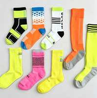 Chaussettes de sport en coton tricoté colorées de haute qualité, logo personnalisé directement de l'usine, chaussettes décontractées unisexes en gros