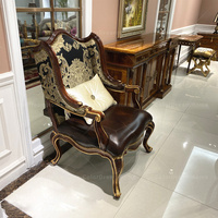 Fauteuil en cuir de luxe royal pour salon, sculpture exquise