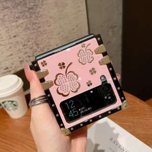 Funda Clásica Popular Plegable Antigolpes para Teléfono con Diseño Decorativo Brillante para <span class=keywords><strong>Z</strong></span> Flip3/4, Anillo de Plástico y Parte Trasera Acrílica - Product Image 1