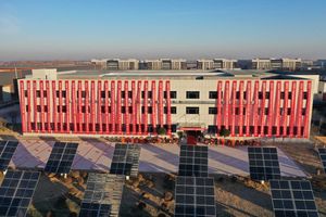 調整可能な角度ソーラーパネル取り付けブラケットピッチ付き屋根と平らな屋根設置ソーラー<span class=keywords><strong>GPS</strong></span>トラッカー牛へ - Product Image 2