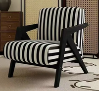 Fauteuil d'appoint rétro ergonomique en tissu écossais avec cadre en bois massif de style français vintage pour salon d'hôtel
