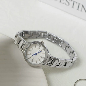 Reloj de cuarzo minimalista para mujer, pulsera de acero inoxidable, elegante diseño de esfera redonda pequeña - Product Image 1