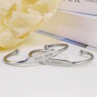 Bracelet personnalisé avec initiales et date, bracelet pour demoiselle d'honneur, cadeau pour la fête des mères, bracelet minimaliste personnalisé pour elle