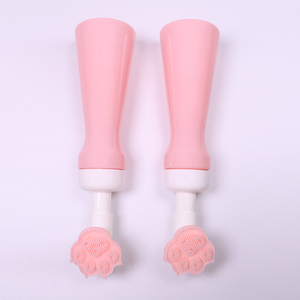 Botella <span class=keywords><strong>con</strong></span> forma <span class=keywords><strong>de</strong></span> jarrón rosa <span class=keywords><strong>con</strong></span> cepillo suave <span class=keywords><strong>de</strong></span> silicona <span class=keywords><strong>con</strong></span> forma <span class=keywords><strong>de</strong></span> pata <span class=keywords><strong>de</strong></span> <span class=keywords><strong>oso</strong></span> que exprime el limpiador <span class=keywords><strong>de</strong></span> espuma - Product Image 1