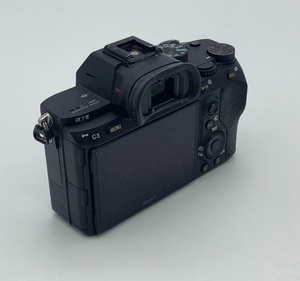 <span class=keywords><strong>Appareil</strong></span> <span class=keywords><strong>photo</strong></span> Sony A7 Mark III 24,2 MP 4K pour vlogging, 95 % neuf - Product Image 2