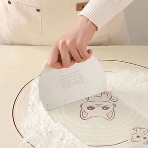 Kitchen Gadget PP Handle Dough & Pastry Cutter Baking Tools with Scale for Baking & Pastry Work - Product Image 3