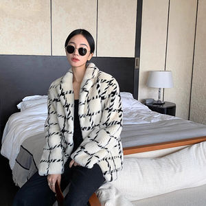 Design élégant femmes robuste Quadruple incrusté à carreaux véritable <span class=keywords><strong>manteau</strong></span> <span class=keywords><strong>de</strong></span> fourrure <span class=keywords><strong>de</strong></span> vison vente fourrure manteaux d'hiver femmes - Product Image 2