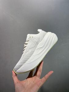 Chaussures de sport rétro de haute qualité pour hommes et femmes avec une excellente absorption des chocs, adaptées à la course et à la marche - Product Image 3