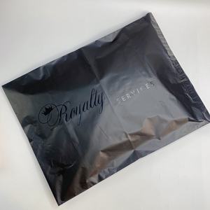 Enveloppes d'expédition en polyéthylène noir avec logo imprimé UV brillant personnalisé, emballage pour vêtements, livraison par courrier, sac d'expédition pour boutique en ligne - Product Image 6