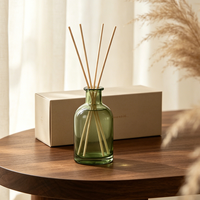 Diffuseur de parfum en verre givré vert de luxe avec bouchon en liège, flacon vide mat vert sauge pour huile aromatique
